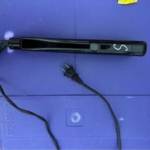 Sultra 1 inch black flat iron